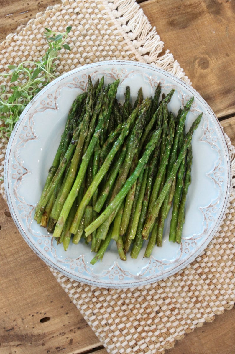 pan-roasted-asparagus-with-thyme-and-garlic