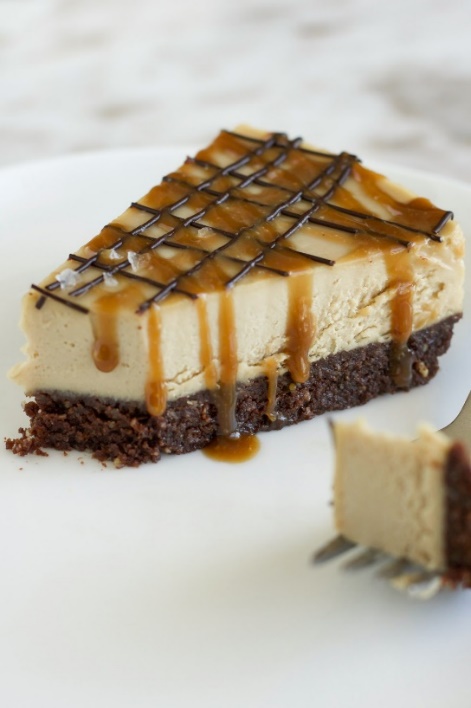 vegan-salted-caramel-chocolate-cheesecake