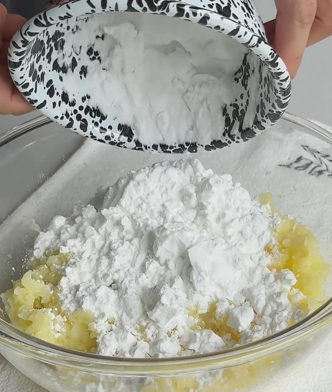 add 200g potato starch to the mashed potatoes