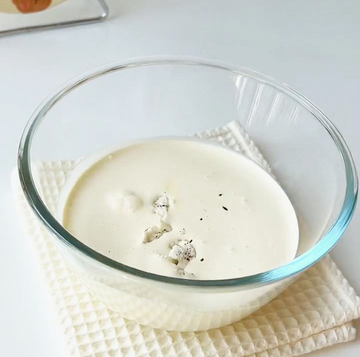 add 40g granulated sugar to the cream add 40g granulated sugar to the cream