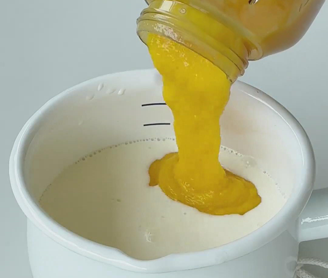 add the mango juice to the gelatin mixture add the mango juice to the gelatin mixture