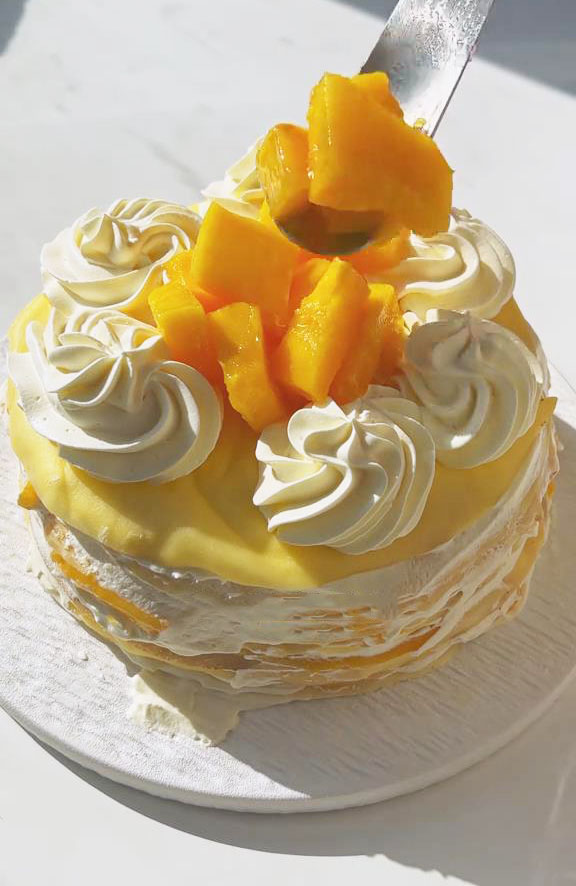 arrange 150g mango cubes on top
