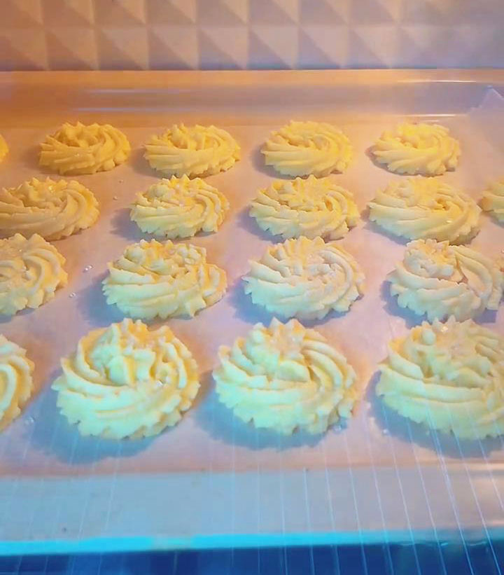 bake the cookies 2