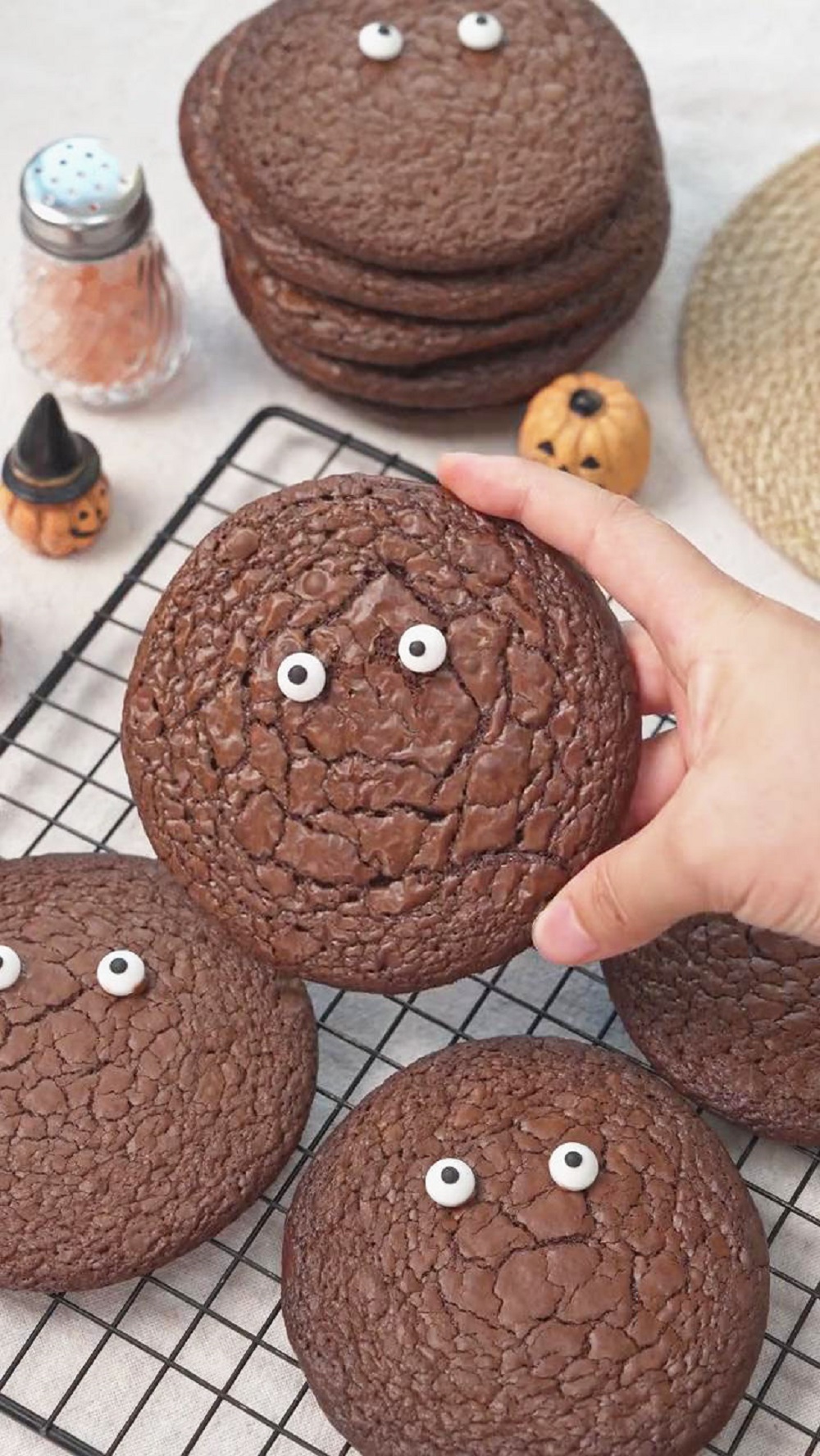 chocolate crinkle cookies 1