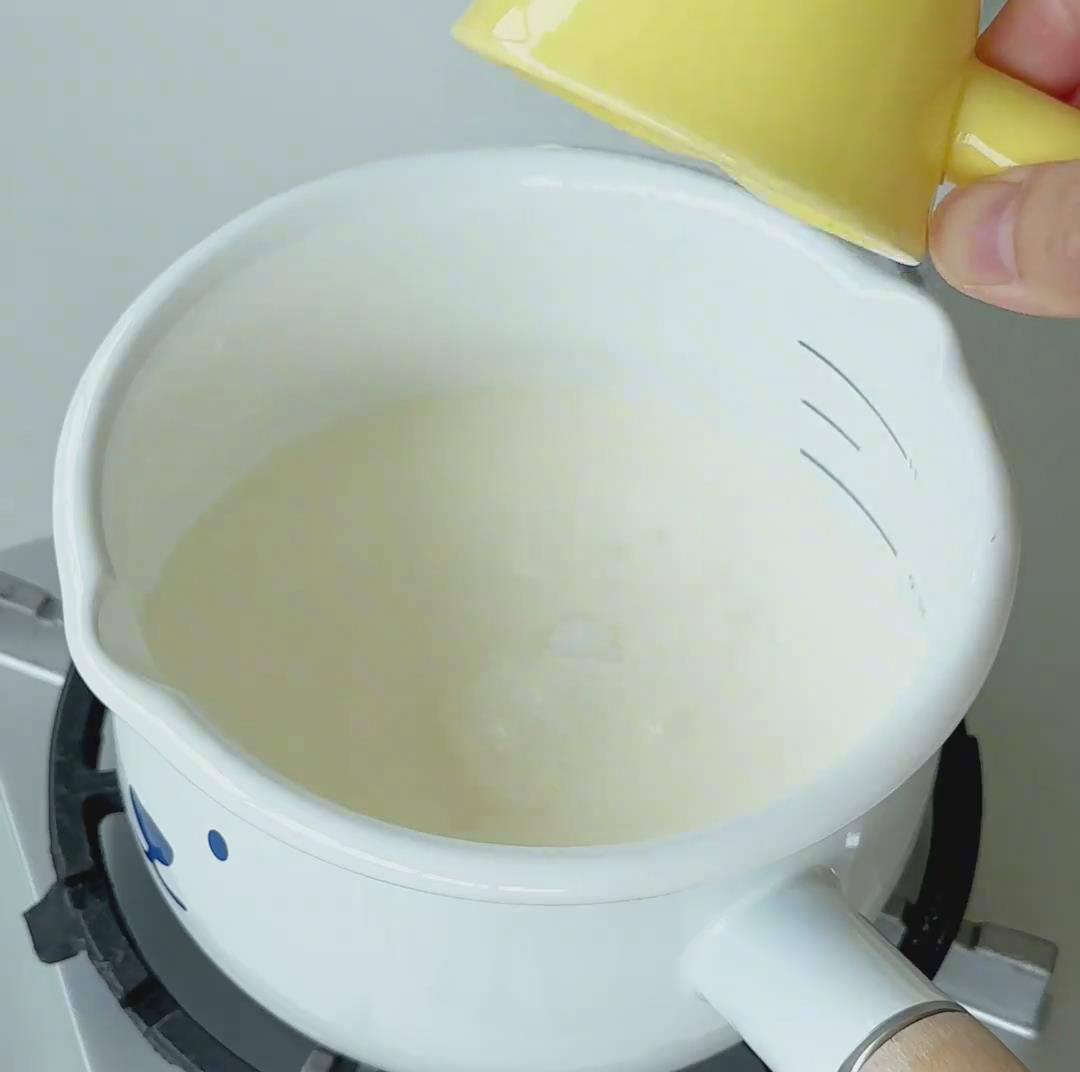 combine 250g milk 100g heavy cream and 18g granulated sugar combine 250g milk 100g heavy cream and 18g granulated sugar