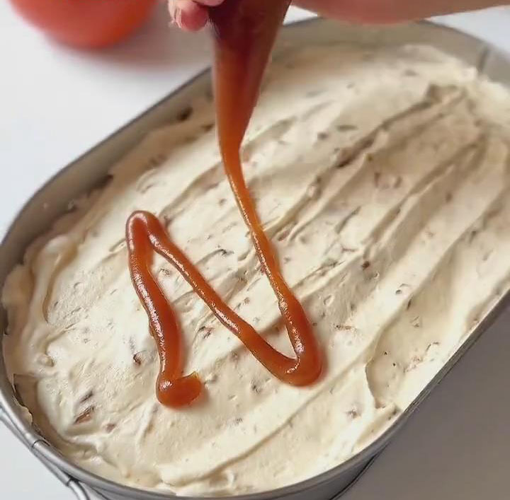 drizzle the surface with caramel sauce drizzle the surface with caramel sauce