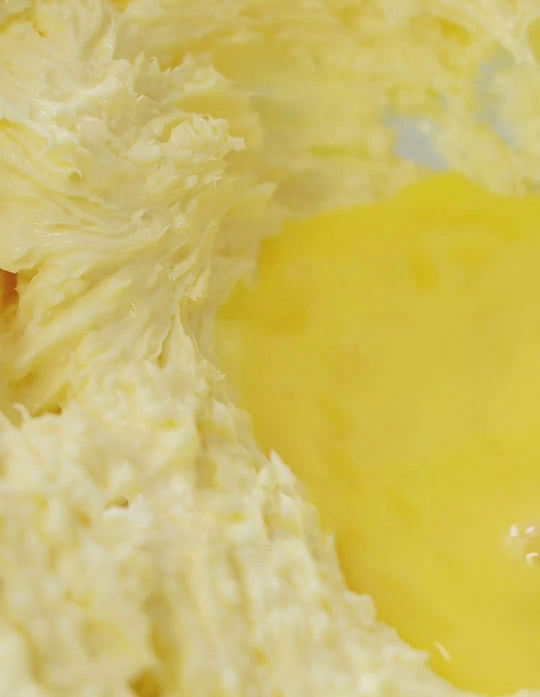 gradually add 50g egg liquid gradually add 50g egg liquid