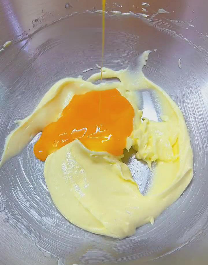 incorporate the egg yolk