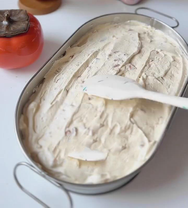 pour the cream mixture into your mold pour the cream mixture into your mold