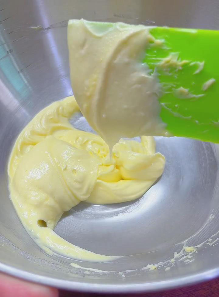 resembling mayonnaise in consistency
