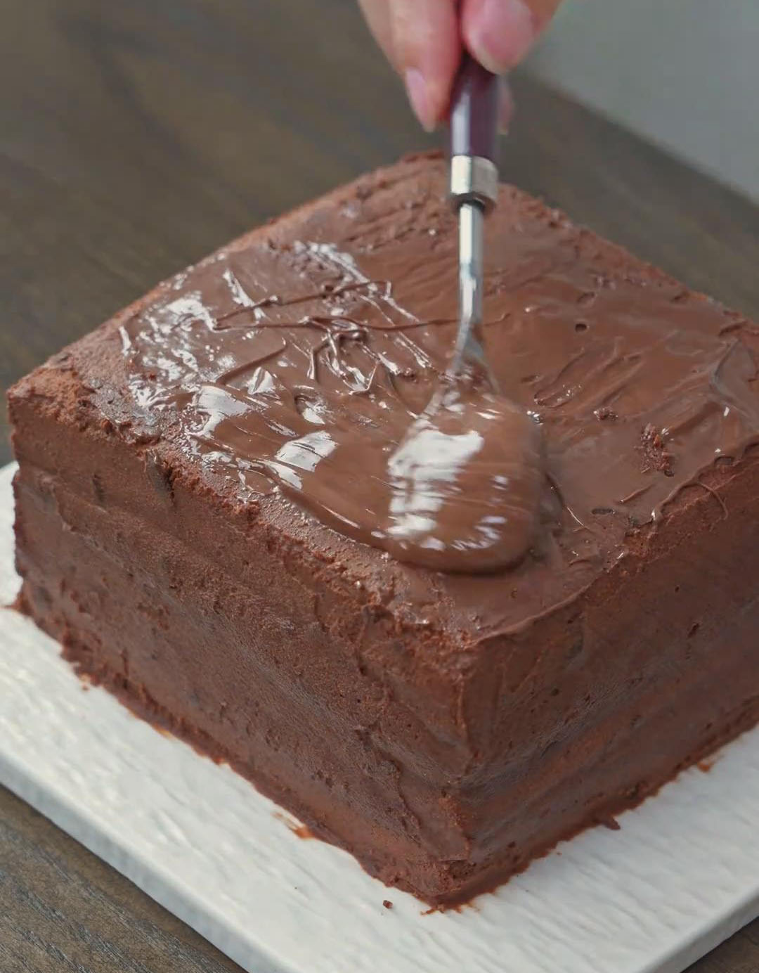 spread chocolate over the surface of the cake