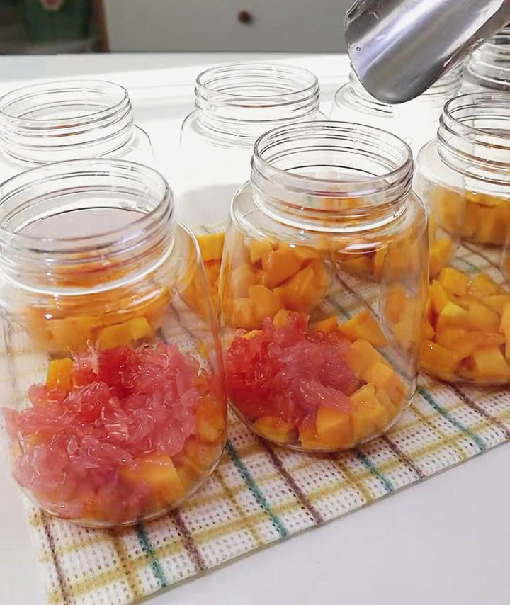 add a layer of mango cubes at the bottom followed by some pomelo flesh add a layer of mango cubes at the bottom followed by some pomelo flesh