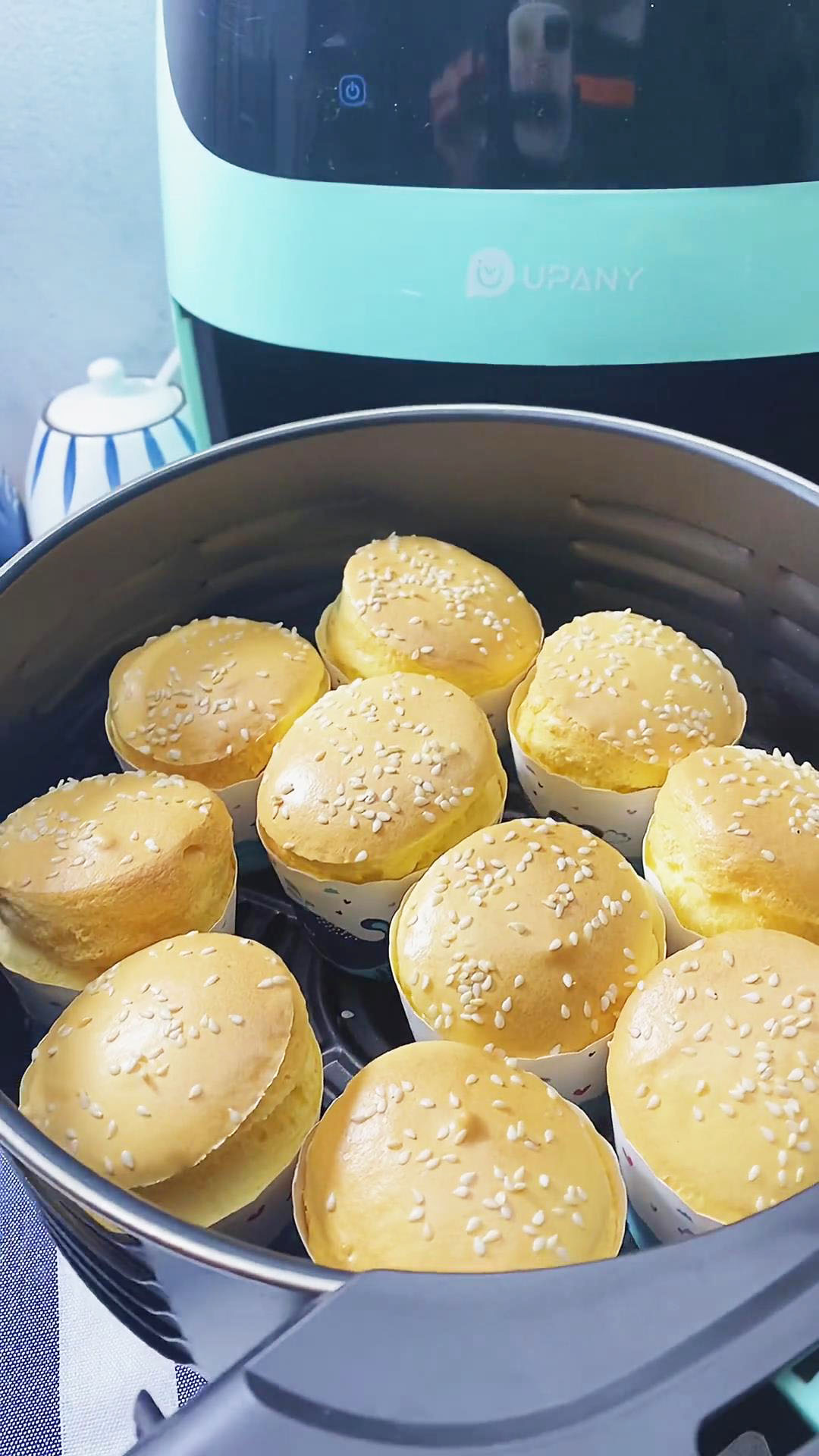 air fryer cupcakes 3