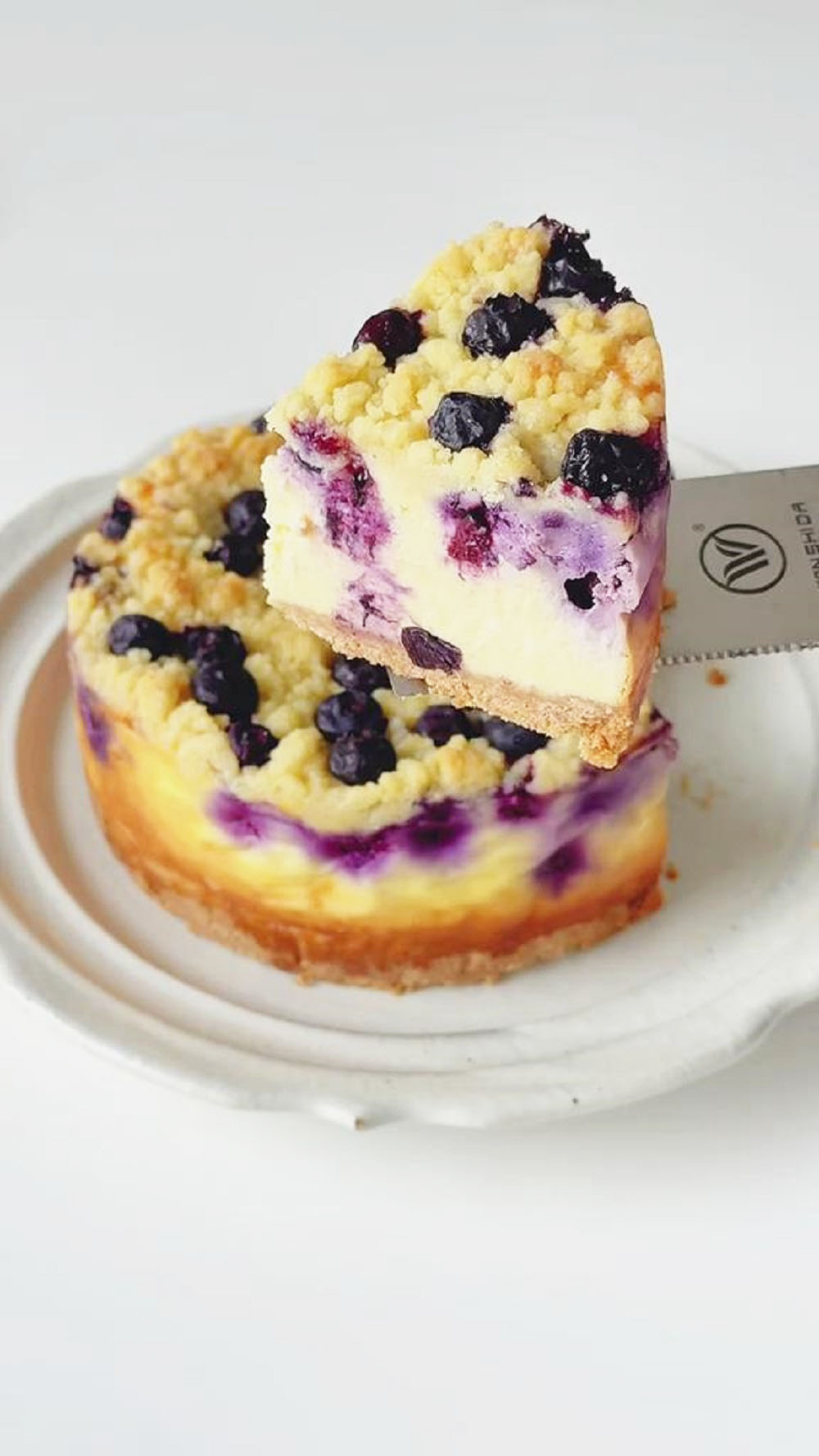 blueberry crumble cheesecake 2 blueberry crumble cheesecake 2