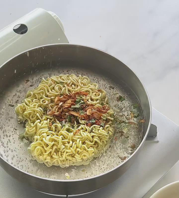 cook the noodles 1