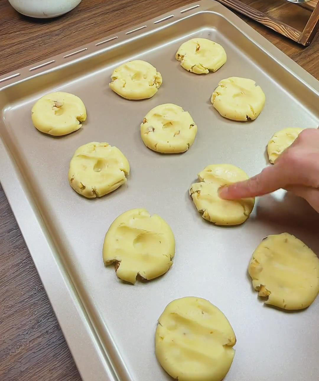 create a small indentation in the center