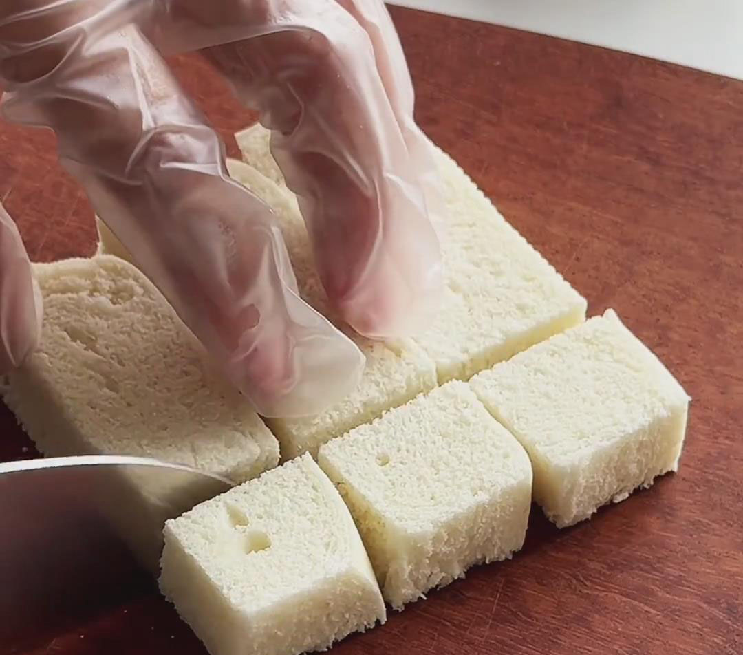 cut mantou into small cubes