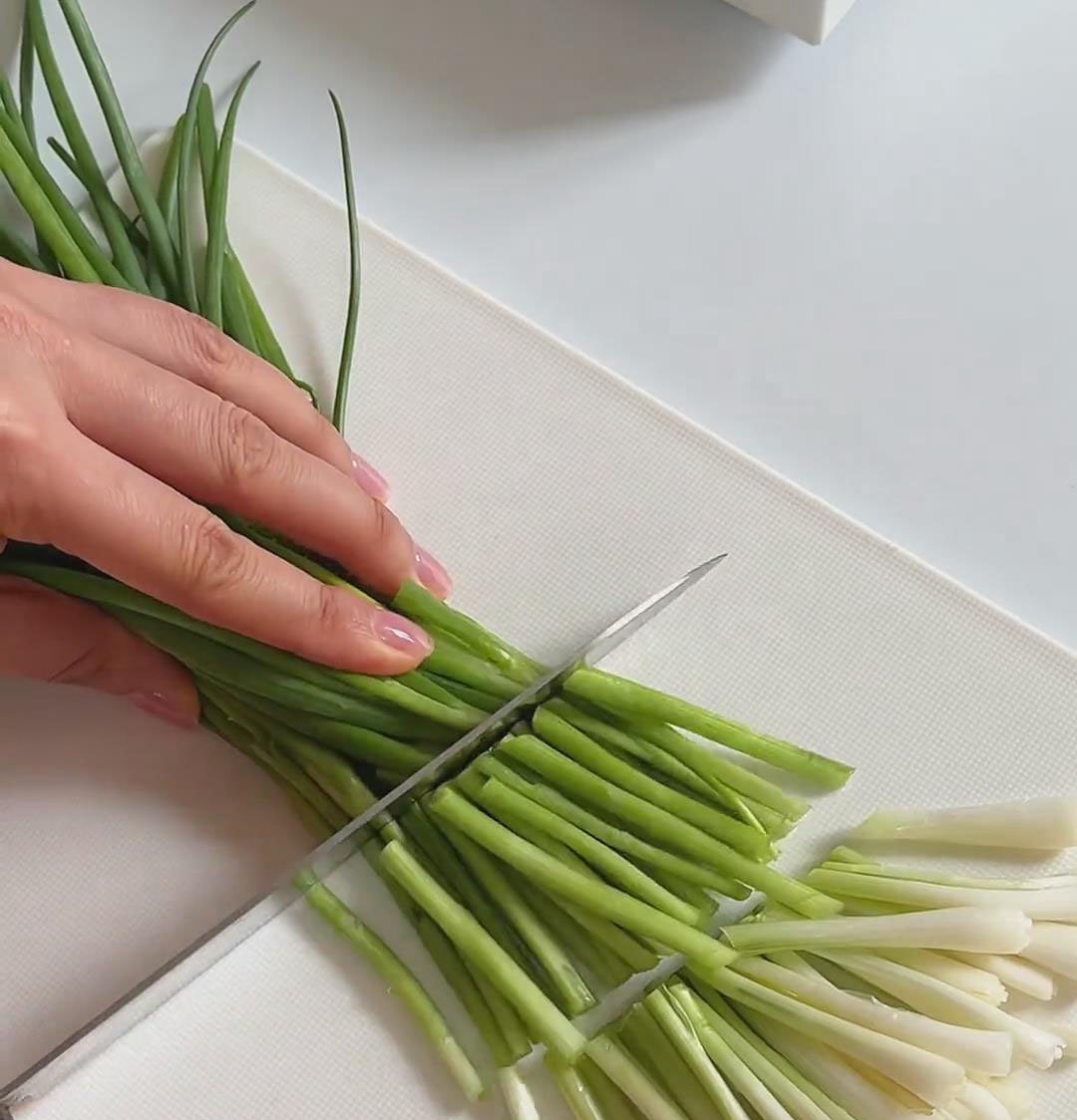 cut scallions into three sections