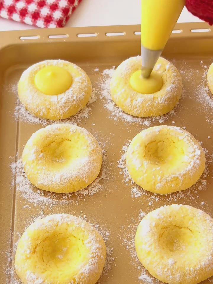 fill a piping bag with the chilled lemon curd and pipe it into the indentations of the cookies fill a piping bag with the chilled lemon curd and pipe it into the indentations of the cookies