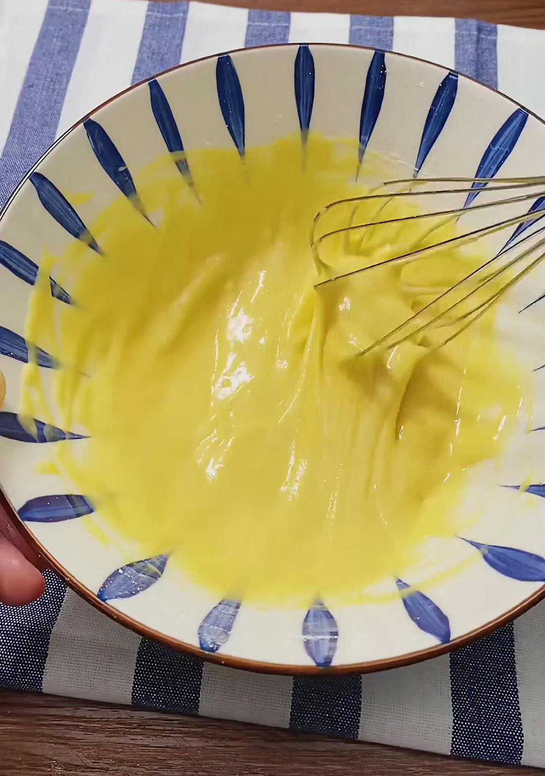 make egg yolk batter