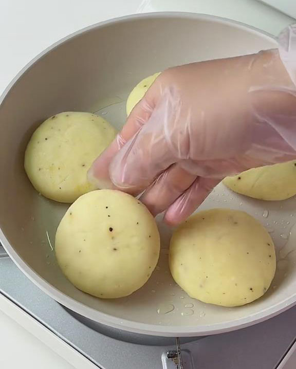 place the prepared pancakes into the pan place the prepared pancakes into the pan