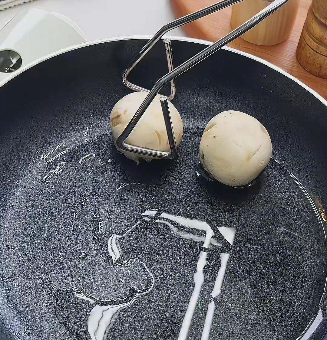 place the stuffed mushrooms with the shrimp paste side down place the stuffed mushrooms with the shrimp paste side down