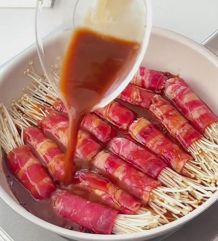 pour the prepared sauce over the rolls