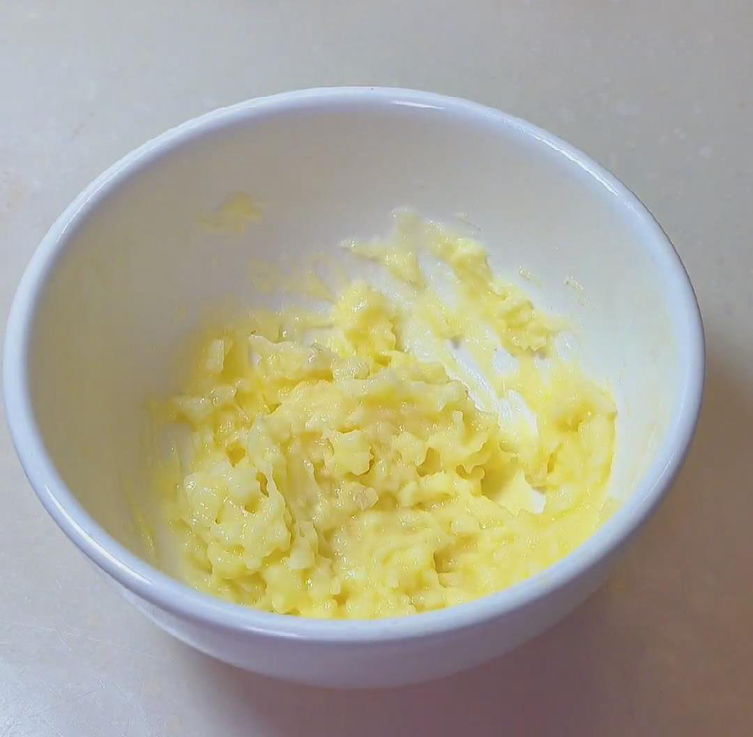 prepare the garlic butter