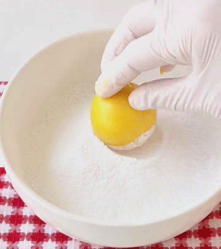 roll the balls in powdered sugar roll the balls in powdered sugar