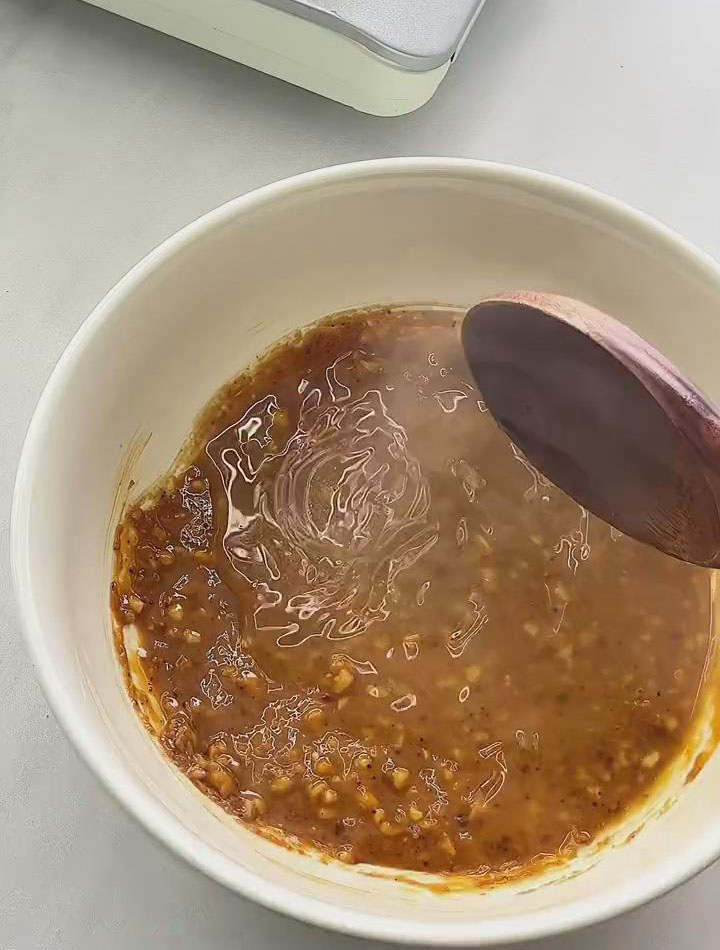 scoop 2 ladles of the hot noodle water and pour it into the sauce bowl