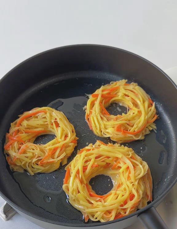 shape it into a round fritter