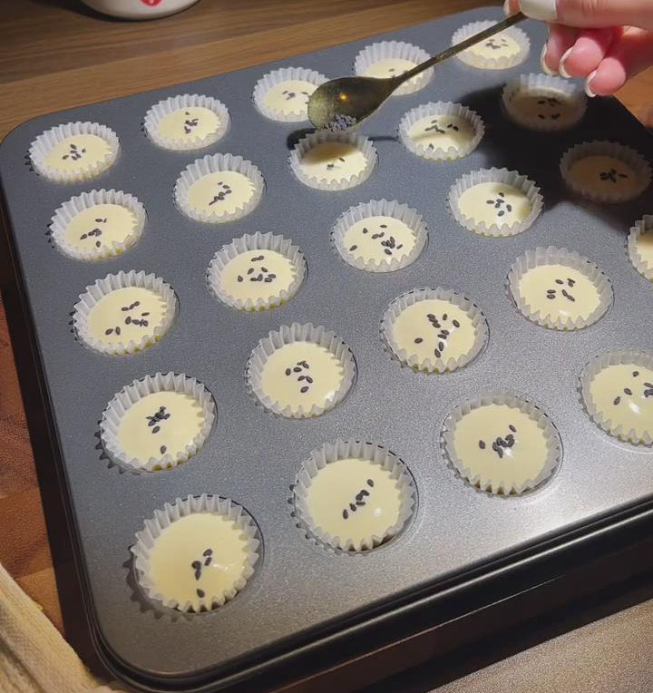 sprinkle black sesame seeds