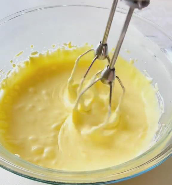 use an electric mixer on low speed to gently blend the corn juice and whipped cream together until well combined use an electric mixer on low speed to gently blend the corn juice and whipped cream together until well combined