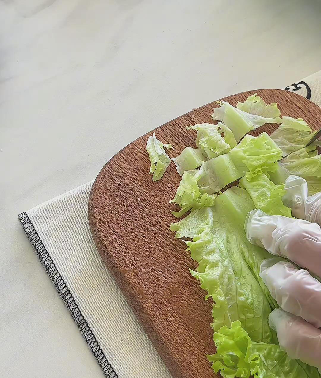 wash the lettuce and slice it into thin strips