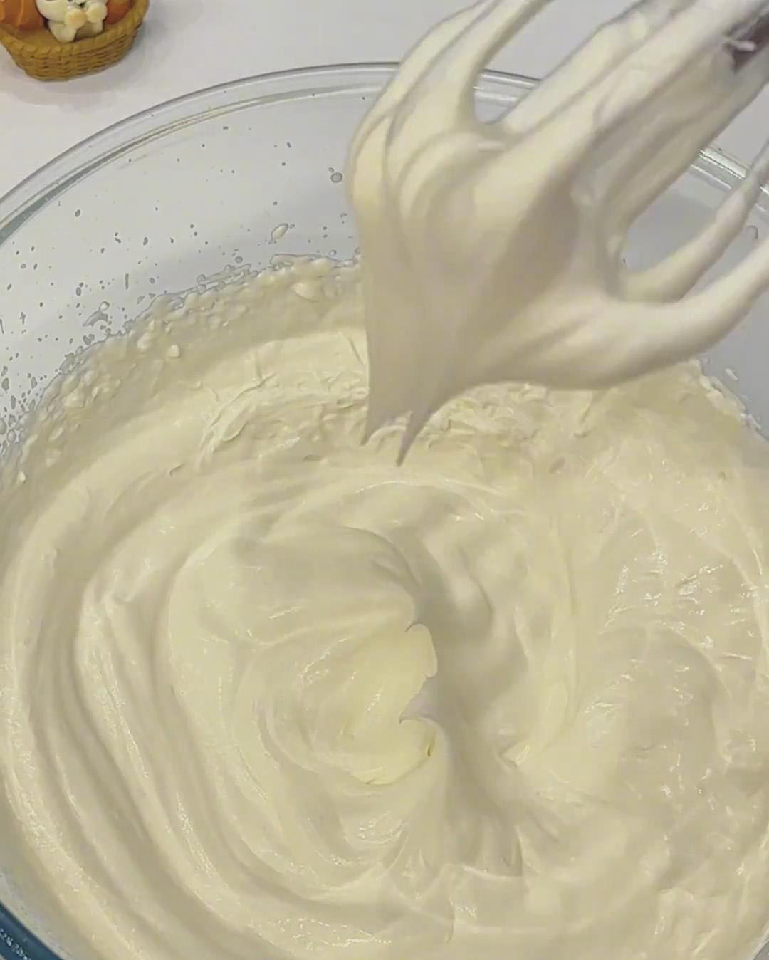 whip the cream and condensed milk2