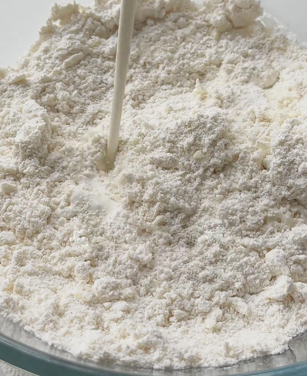 add 100g milk and 40g heavy cream to the crumbly mixture add 100g milk and 40g heavy cream to the crumbly mixture