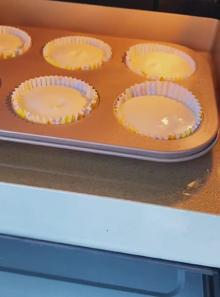 bake yogurt cupcakes