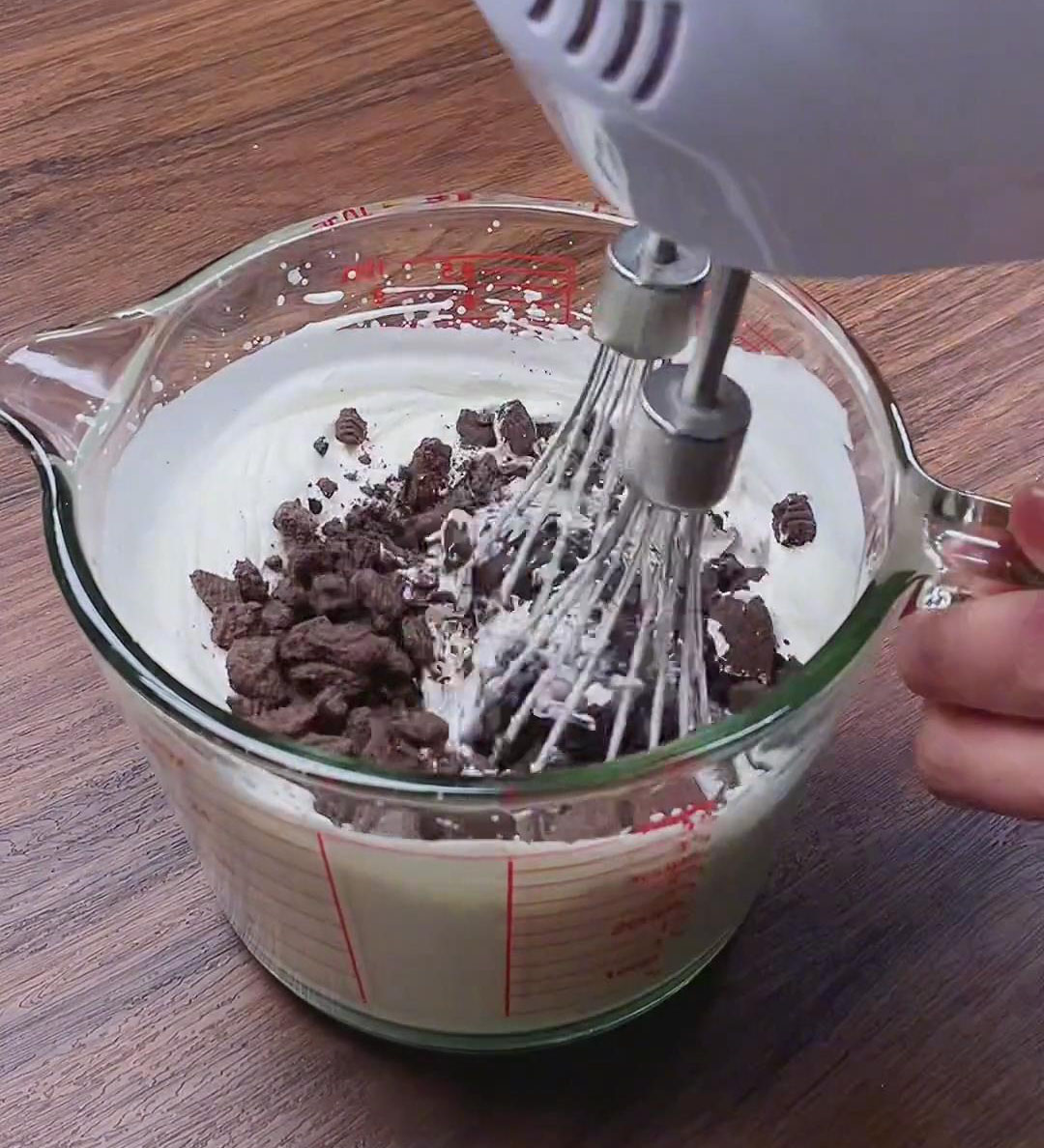 preparing the oreo cream filling2