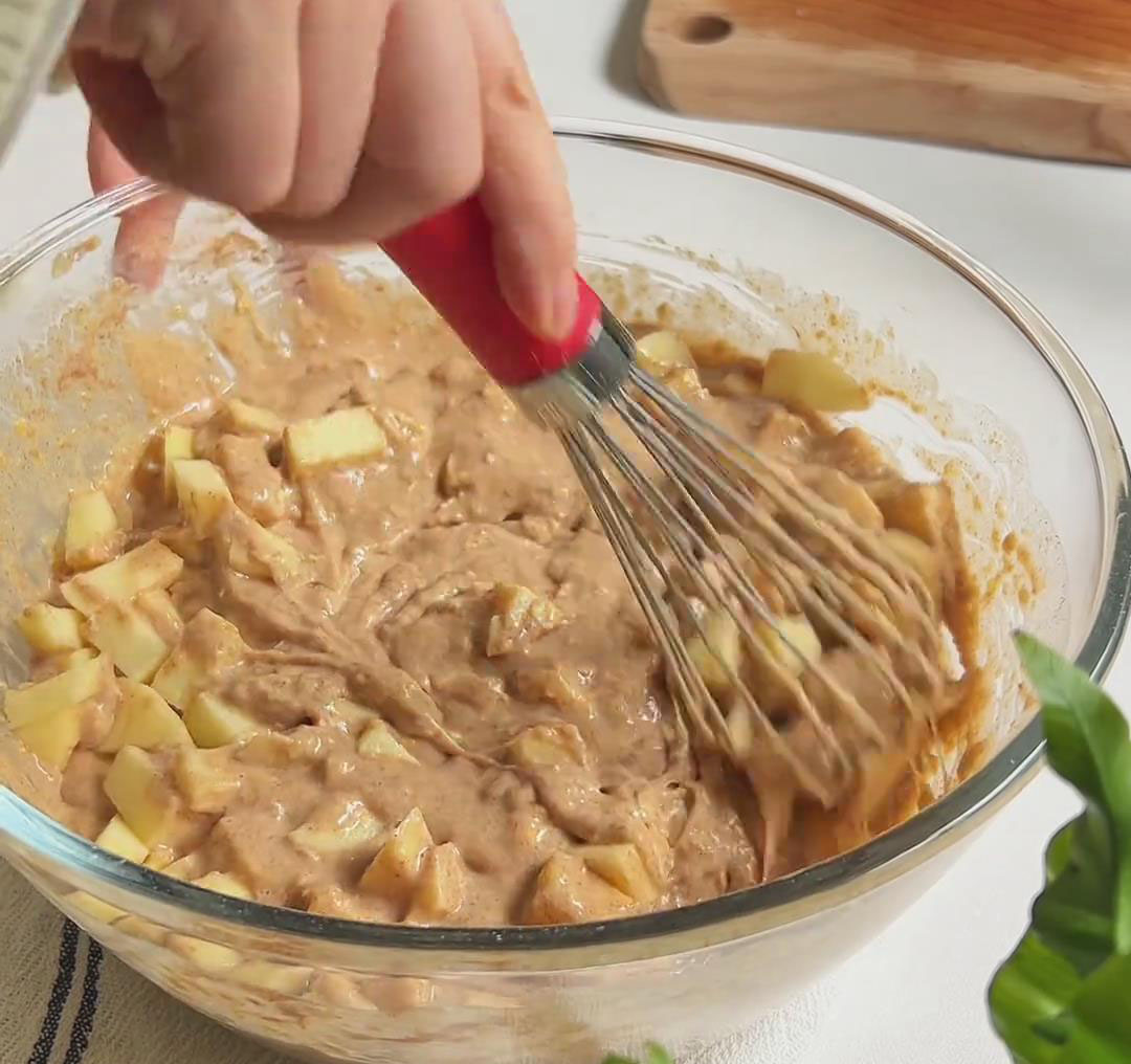add 15g of ground cinnamon to the batter and mix well