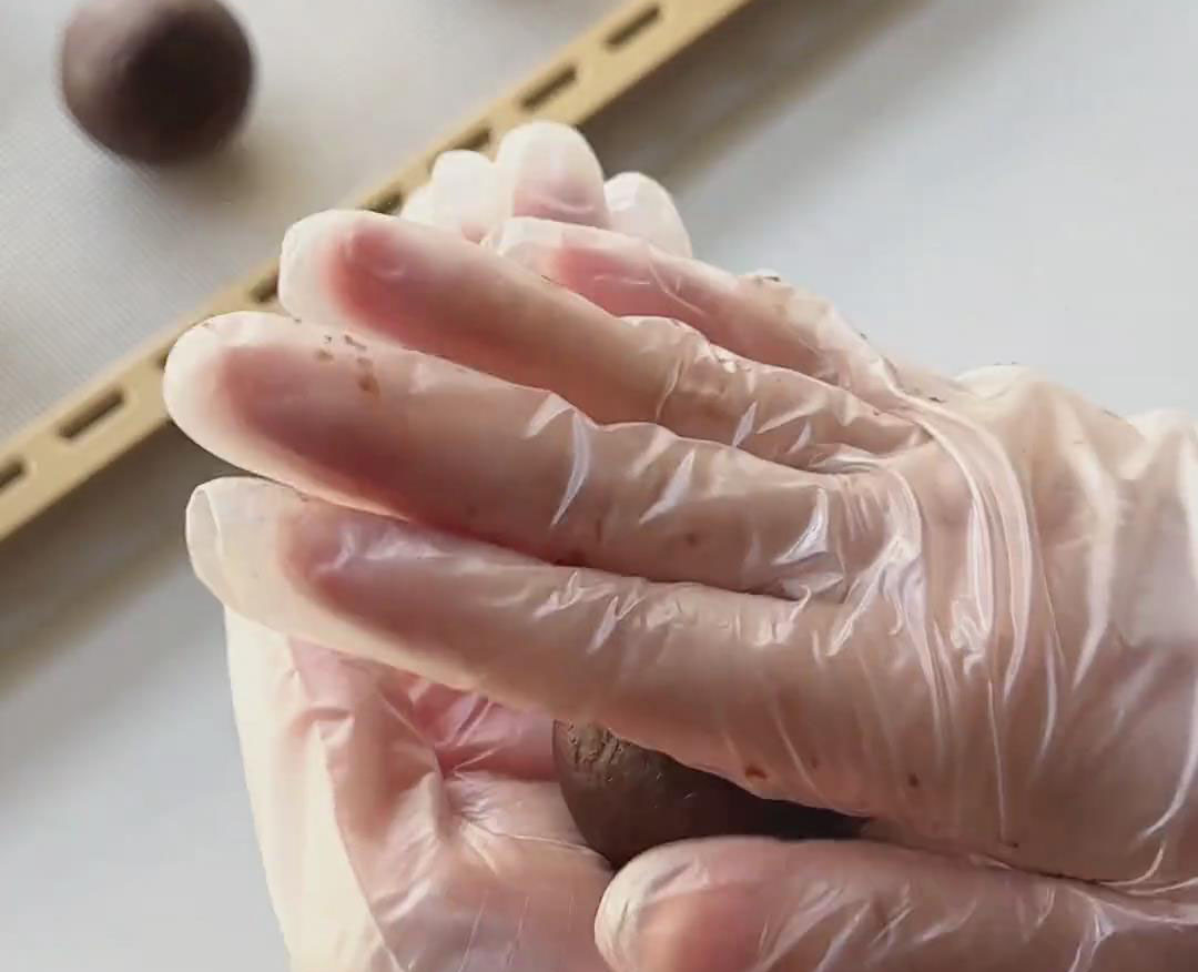 divide the dough into 40g portions